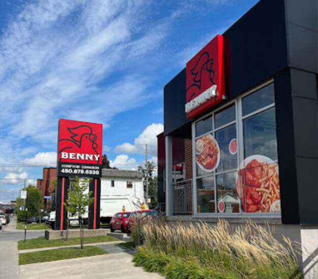 Vue extérieure d’une rôtisserie Benny à Longueuil Vue extérieure d'une rôtisserie Benny à Longueuil